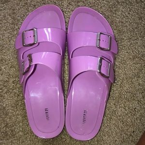 Forever21 slides
